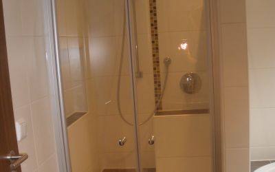 Bad Weiß Braun - Duschanlage